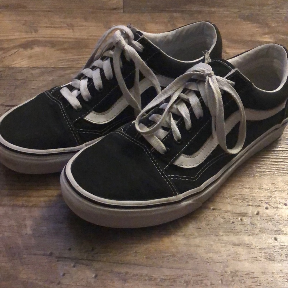 Black canvas vans